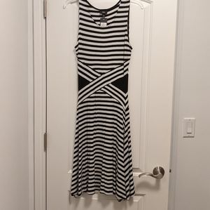 Mossimo B&W Striped Sleeveless Midi Dres